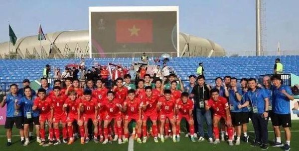 万博体育官网 越南举国关注！2大名企为淘汰U23国足开重奖：进决赛奖励40亿越南盾